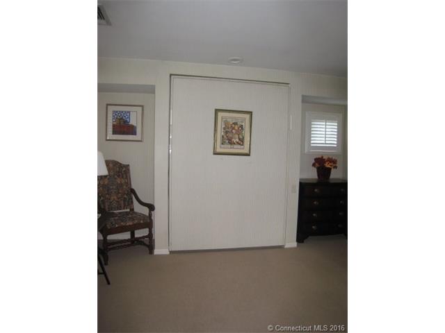 1524 Old Pond Ln, Norwich, CT 06360