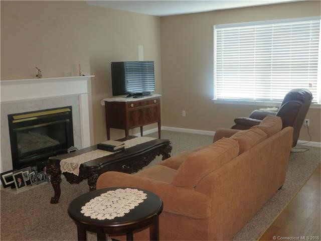 216Laura Blvd #216, Norwich, CT 06360