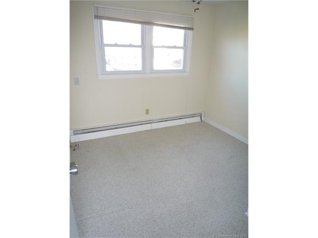 10 Mohegan Park Rd, Norwich, CT 06360