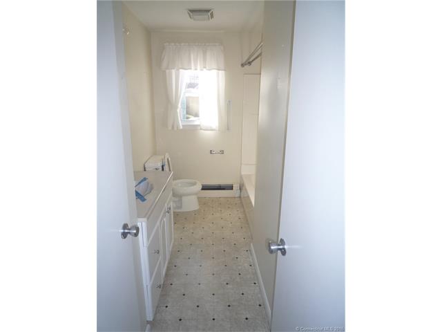 10 Mohegan Park Rd, Norwich, CT 06360