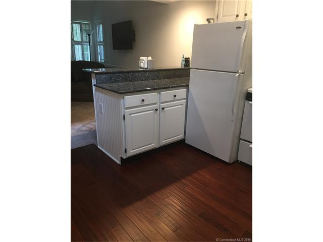 622 Old Pond Ln, Norwich, CT 06360
