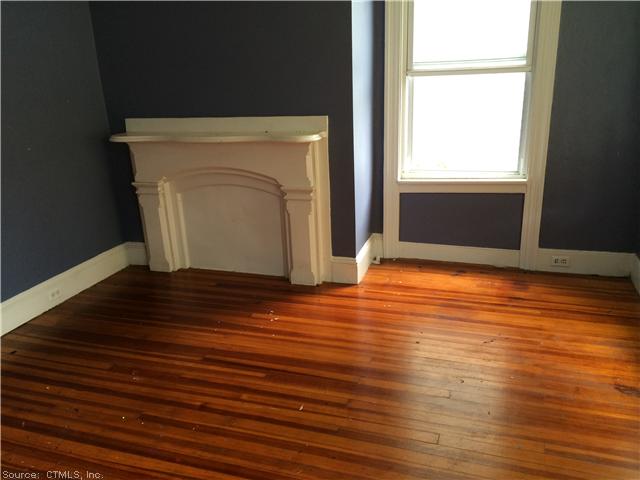 48 Otis St, Norwich, CT 06360