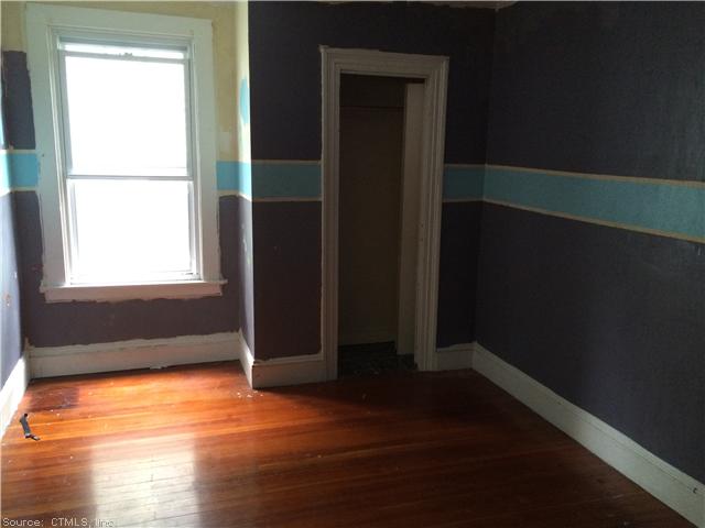 48 Otis St, Norwich, CT 06360