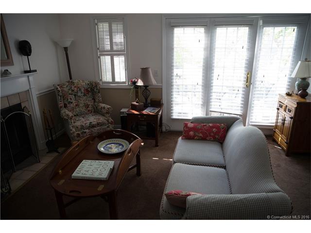 821 Old Pond Ln, Norwich, CT 06360