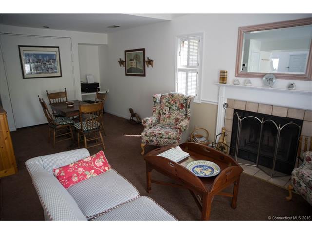 821 Old Pond Ln, Norwich, CT 06360