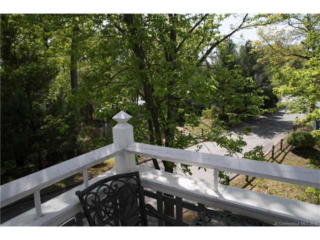 821 Old Pond Ln, Norwich, CT 06360