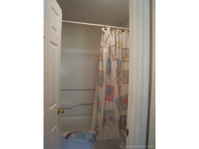 1721 Old Pond Ln, Norwich, CT 06360