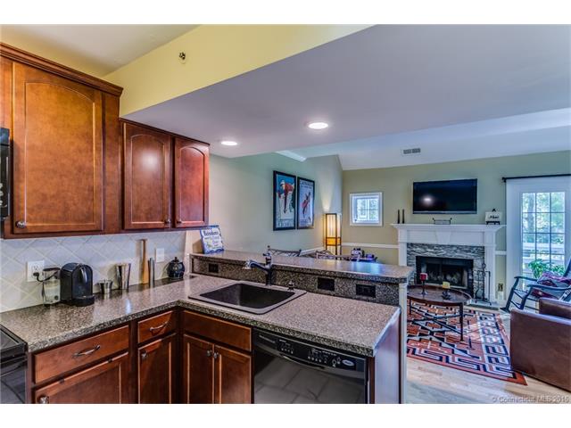 1023 Old Pond Ln, Norwich, CT 06360