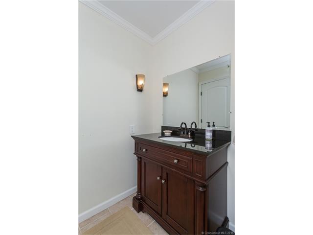 1023 Old Pond Ln, Norwich, CT 06360