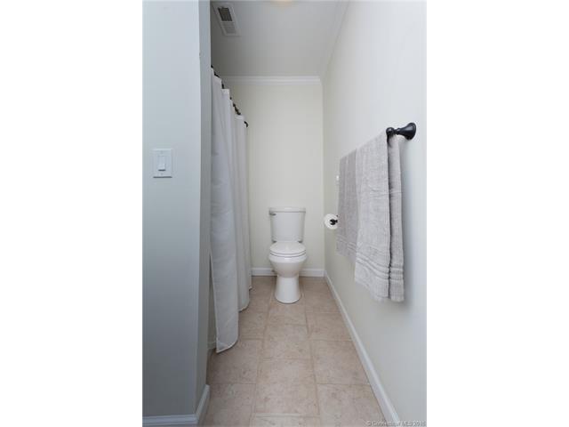 1023 Old Pond Ln, Norwich, CT 06360