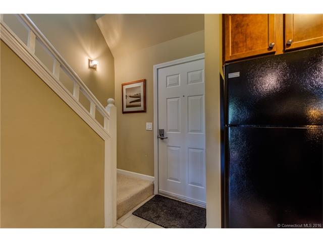 1023 Old Pond Ln, Norwich, CT 06360