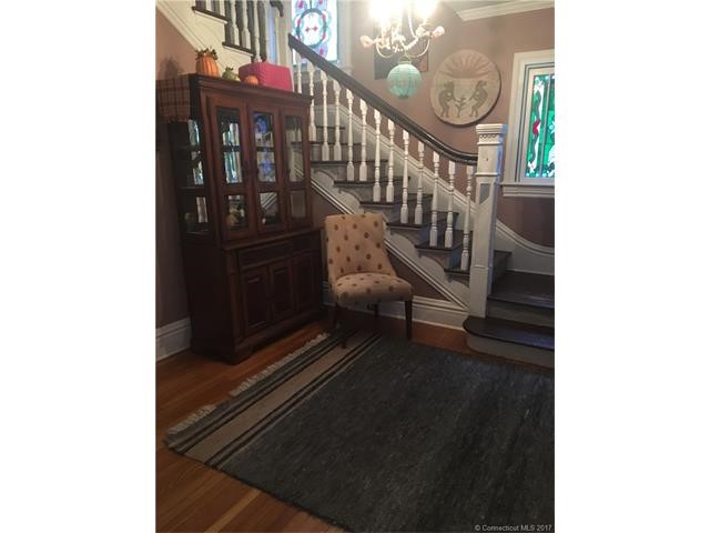 9Thames Ter, Norwich, CT 06360