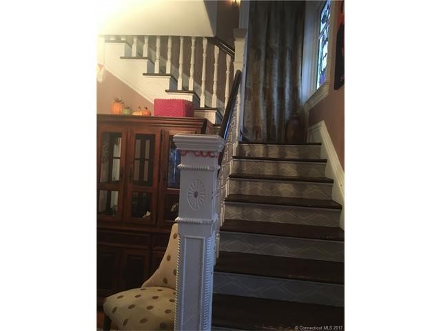 9Thames Ter, Norwich, CT 06360