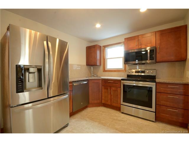 11 Bushnell Place, Norwich, CT 06360