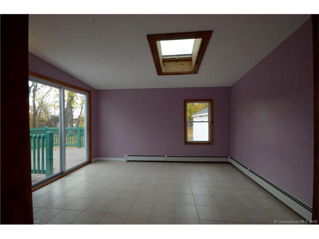 11 Bushnell Place, Norwich, CT 06360