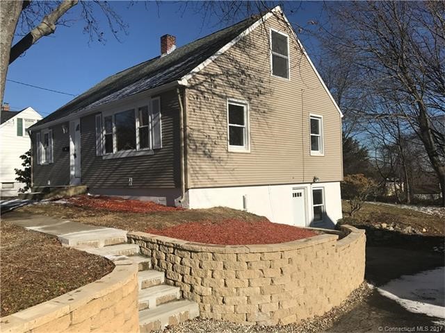 11Lambert Dr, Norwich, CT 06360