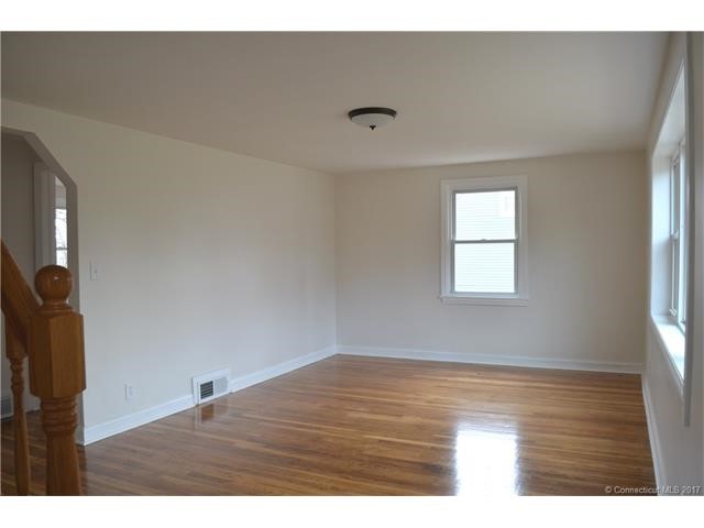 11Lambert Dr, Norwich, CT 06360
