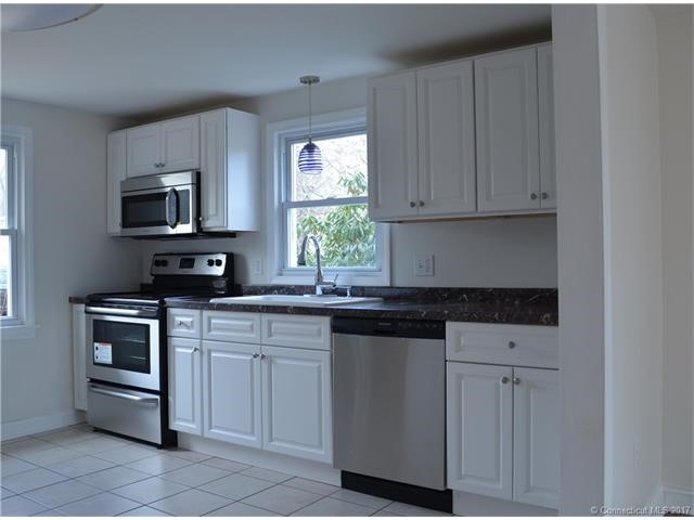 11Lambert Dr, Norwich, CT 06360