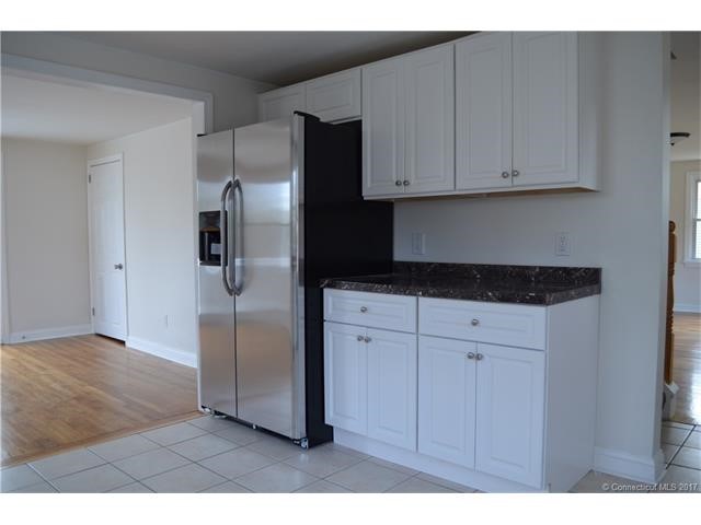 11Lambert Dr, Norwich, CT 06360