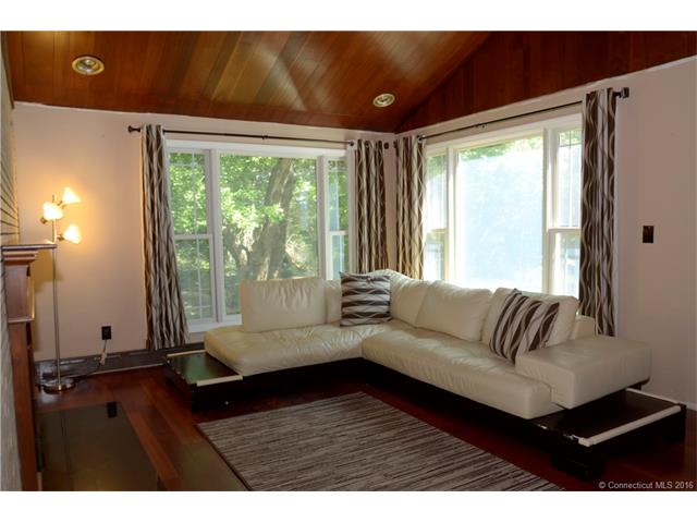 4 Cherry Hill Rd, Norwich, CT 06360