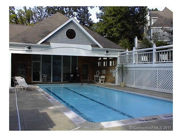 824 Old Pond Ln, Norwich, CT 06360
