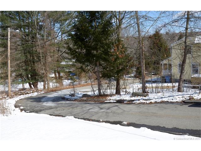 40 Harding St, Norwich, CT 06360