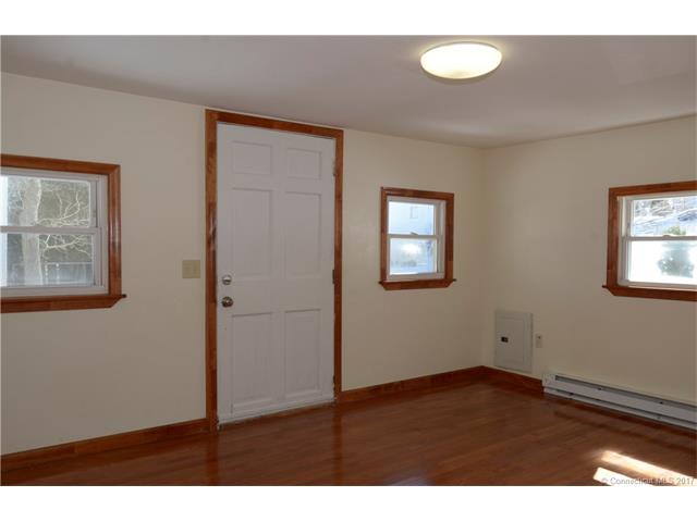 40 Harding St, Norwich, CT 06360