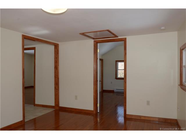 40 Harding St, Norwich, CT 06360
