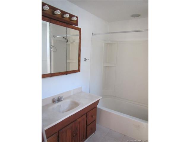 47Penobscot St, Norwich, CT 06360