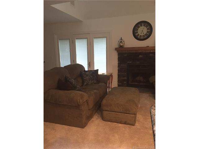 622 Old Pond Ln, Norwich, CT 06360