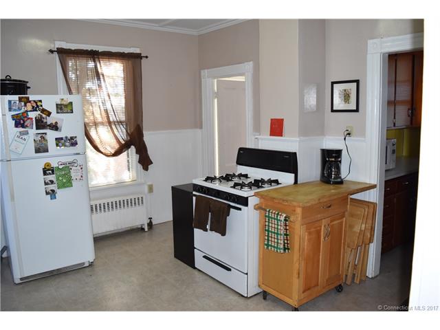 4 Robbins Ct, Norwich, CT 06360