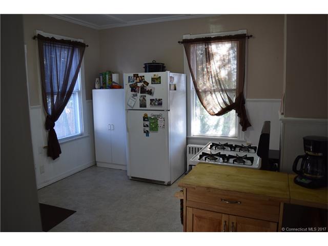 4 Robbins Ct, Norwich, CT 06360