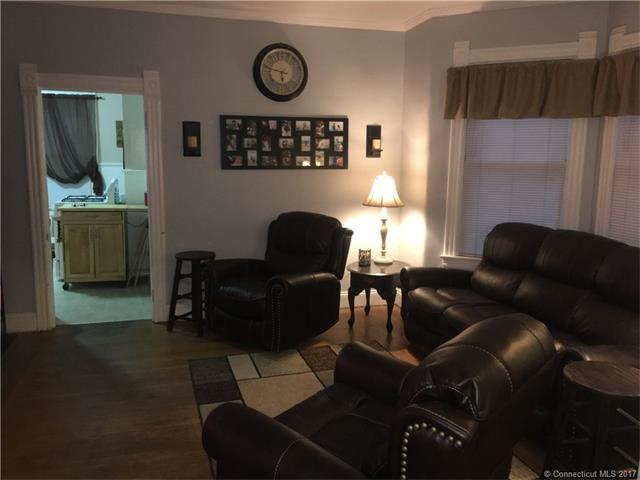 4 Robbins Ct, Norwich, CT 06360