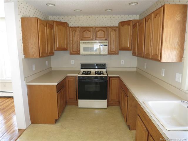 21 Russell Rd, Norwich, CT 06360