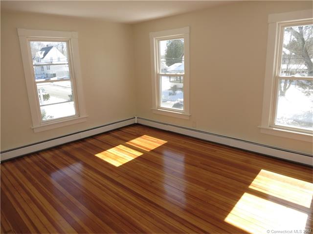 21 Russell Rd, Norwich, CT 06360