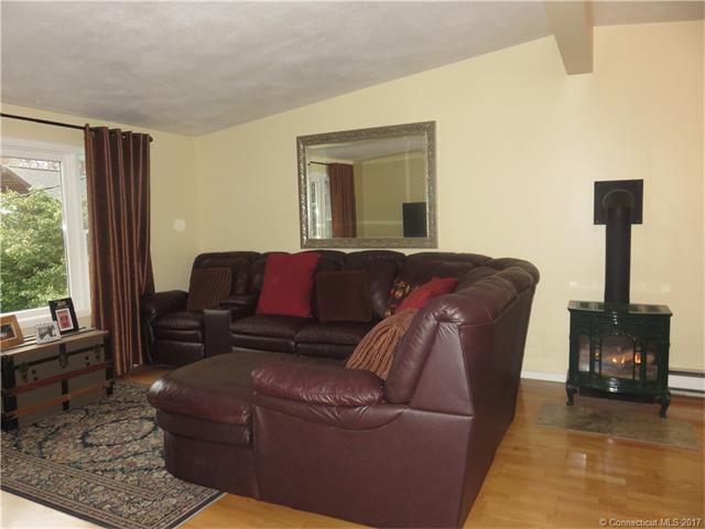 53Wawecus Hill Rd, Norwich, CT 06360