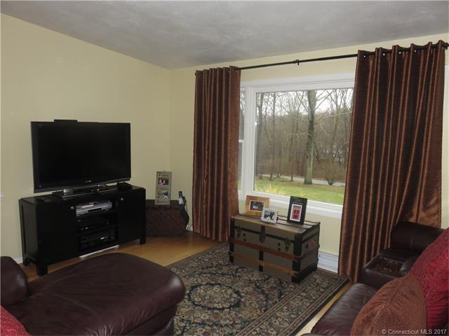 53Wawecus Hill Rd, Norwich, CT 06360