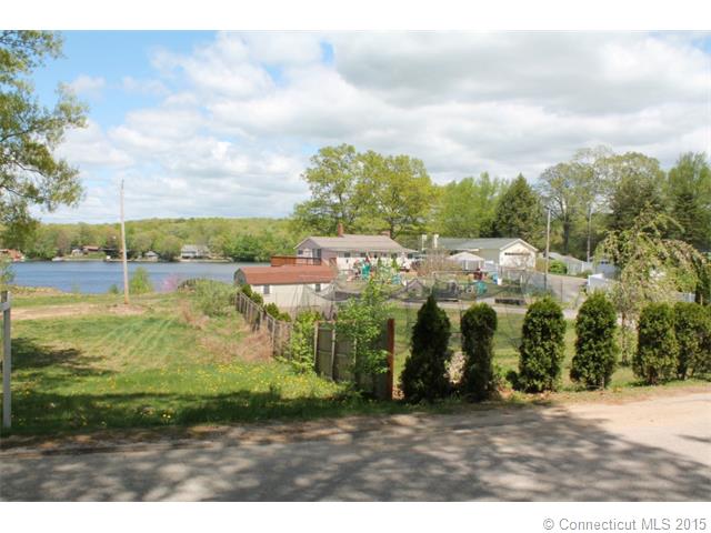 38 Laurel Point Dr, Montville, CT 06370