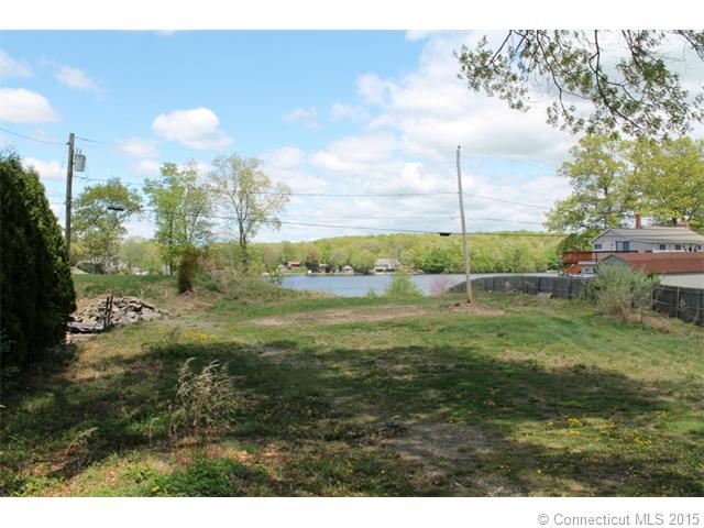 38 Laurel Point Dr, Montville, CT 06370