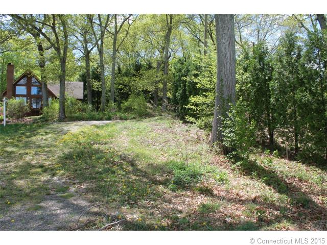 38 Laurel Point Dr, Montville, CT 06370