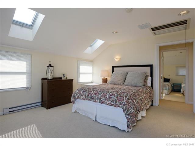 2 Seaside Ln, Old Lyme, CT 06371