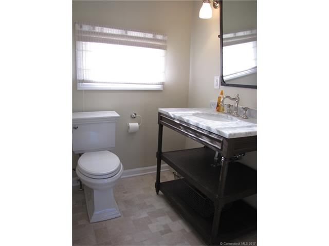 2 Seaside Ln, Old Lyme, CT 06371