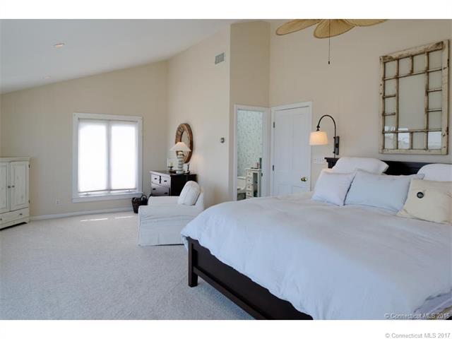 2 Seaside Ln, Old Lyme, CT 06371