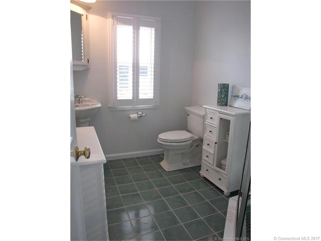 2 Seaside Ln, Old Lyme, CT 06371
