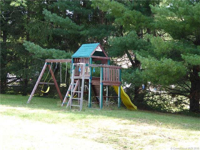 25 Black Hill Rd, Plainfield, CT 06374