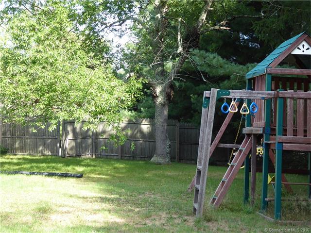25 Black Hill Rd, Plainfield, CT 06374