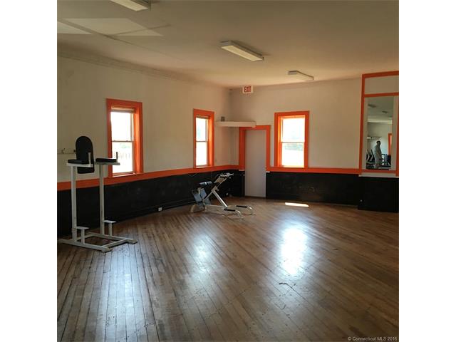 15 School St, Plainfield, CT 06374