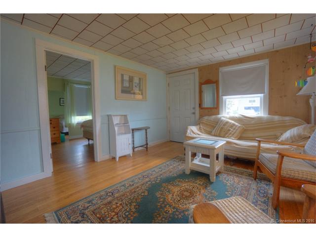 9 Skipper St, Stonington, CT 06378