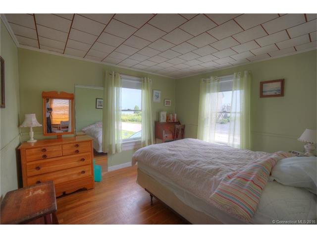 9 Skipper St, Stonington, CT 06378