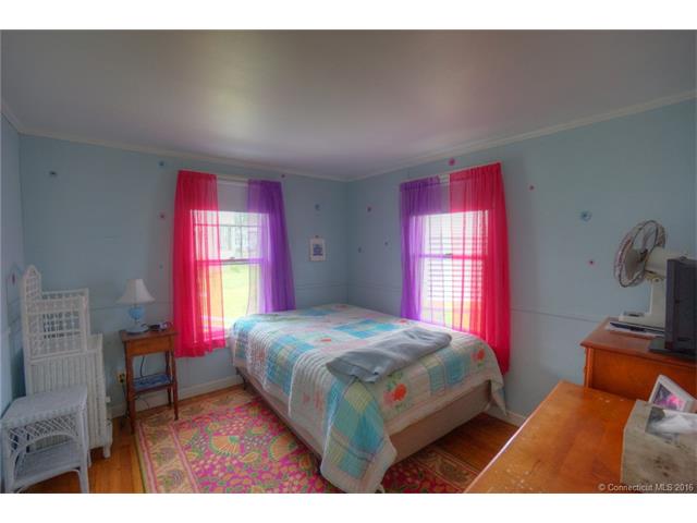 9 Skipper St, Stonington, CT 06378